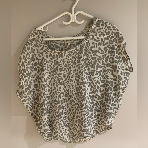 Joie 100% Silk Short Sleeve Blouse - Size XS. Neutral Animal/Leopard Print - Picture 2 of 8